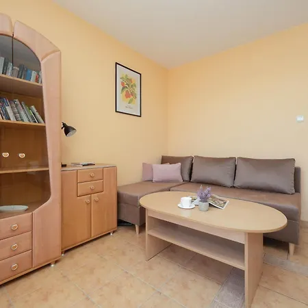 Cozy With A Balcony In A Great Location By Renters Apartamento Varsóvia