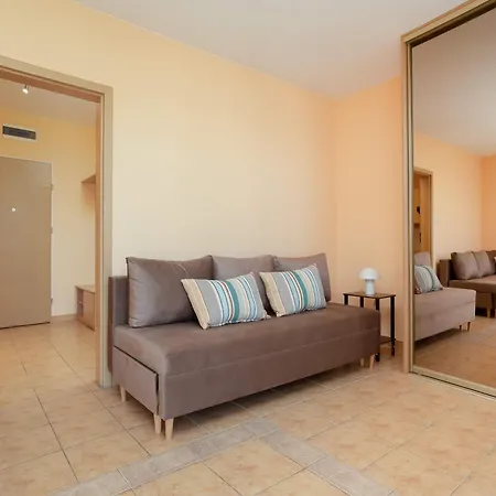 Cozy With A Balcony In A Great Location By Renters